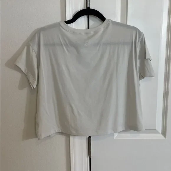 NWOT Lululemon Cates T-Shirt - Picture 2 of 2